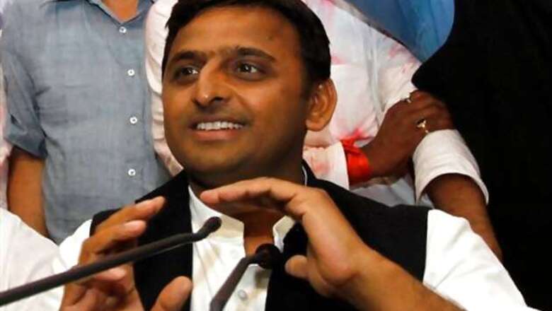 Muzaffarnagar riots: Akhilesh Yadav reaches violence-hit area