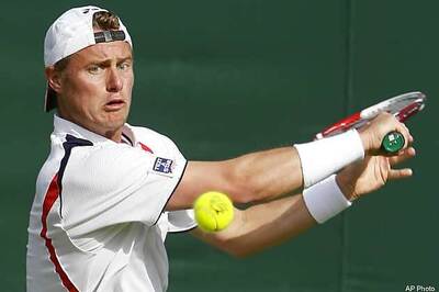 Hewitt beats Raonic to move into 4th round