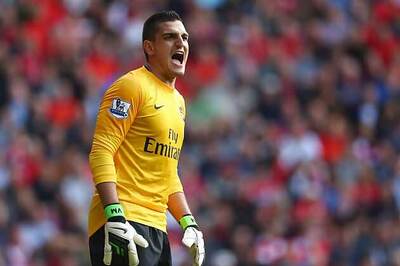 Arsenal goalkeeper Mannone completes Sunderland move