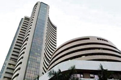 Sensex closes flat; HUL gains 7.5 pc