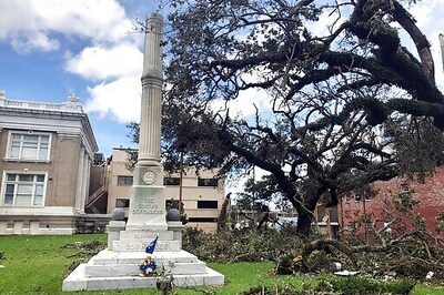 Parish Votes To Keep Confederate Statue; Laura Topples It