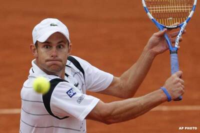 Roddick reaches 3rd round at rainy Roland Garros